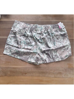 Zoe+Liv Camo Shorts Size 2X